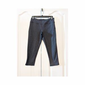 Rese Capri Leggings Dark Gray Size Small Nade USA
